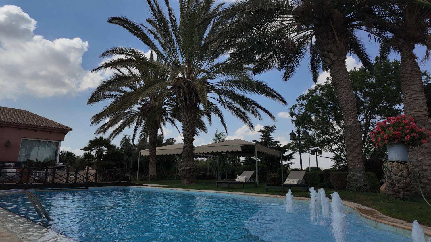 Pool, palms, lawns and terraces at the MAKAN estate